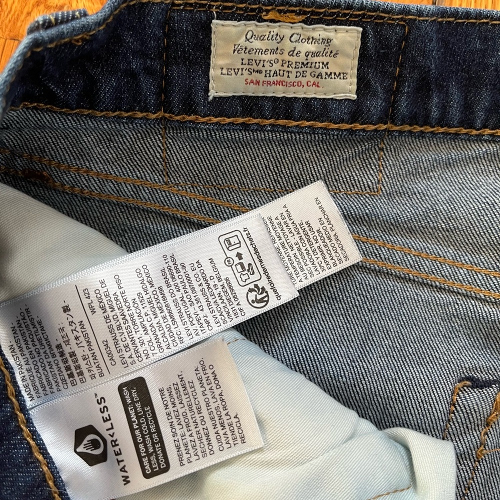 2/$30 - Levi’s Blue Denim Jeans - Picture 4 of 6